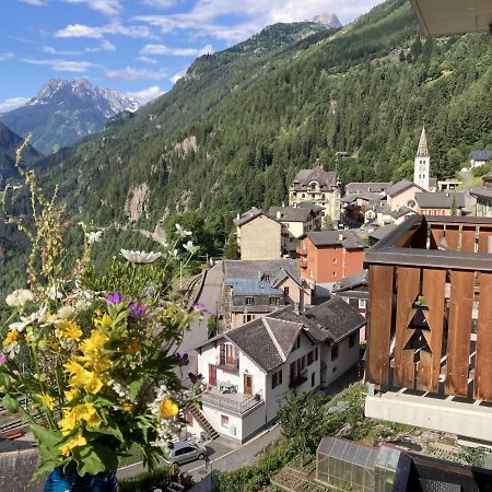 Bel Appartement 2.5 Pieces Avec Balcon, Magnifique Vue Sur Le Glacier Des Grands Finhaut Luaran gambar